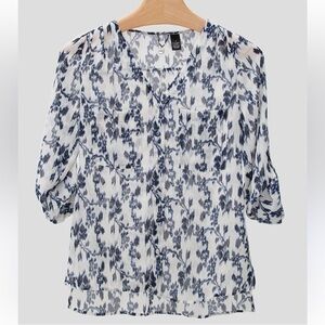 Good used condition bkl silky blouse. Sz l